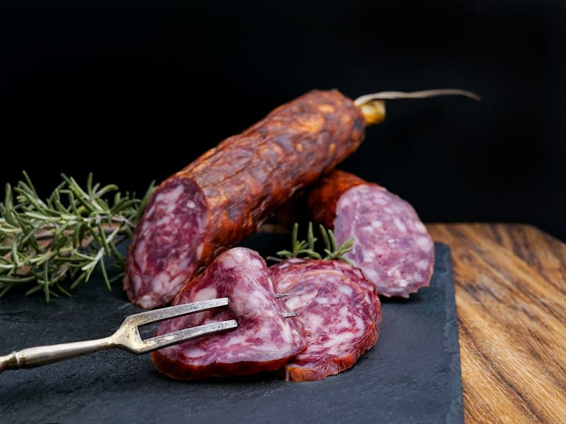 Szeletelt sonka és kolbász